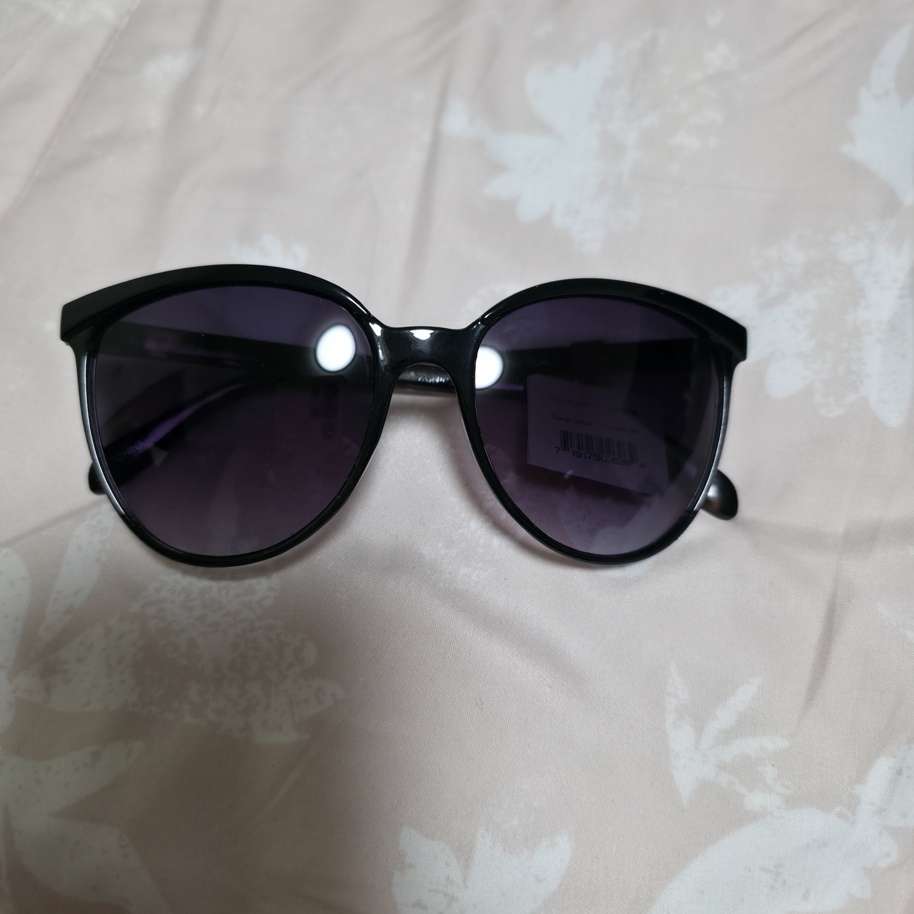 Brand New Kelly  Katie Black Sunglasses